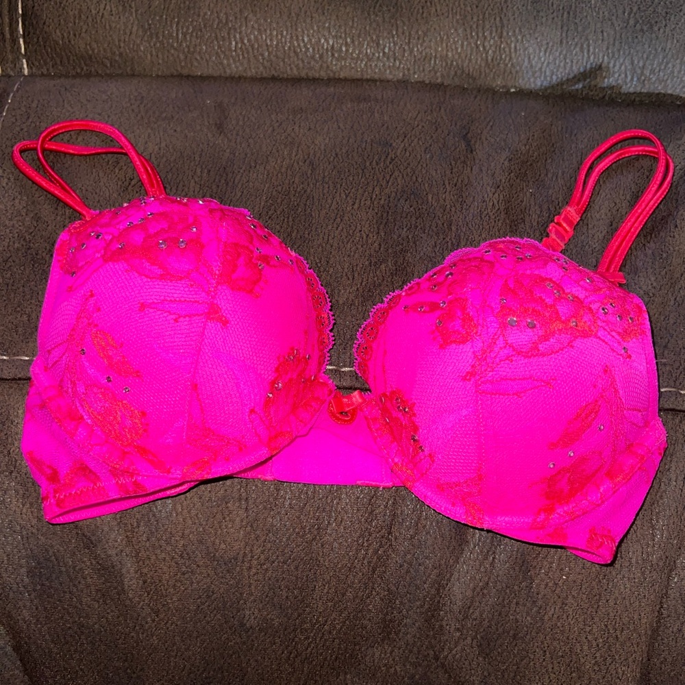 NWOT Victoria's Secret Vibrant Pink Lace Bra